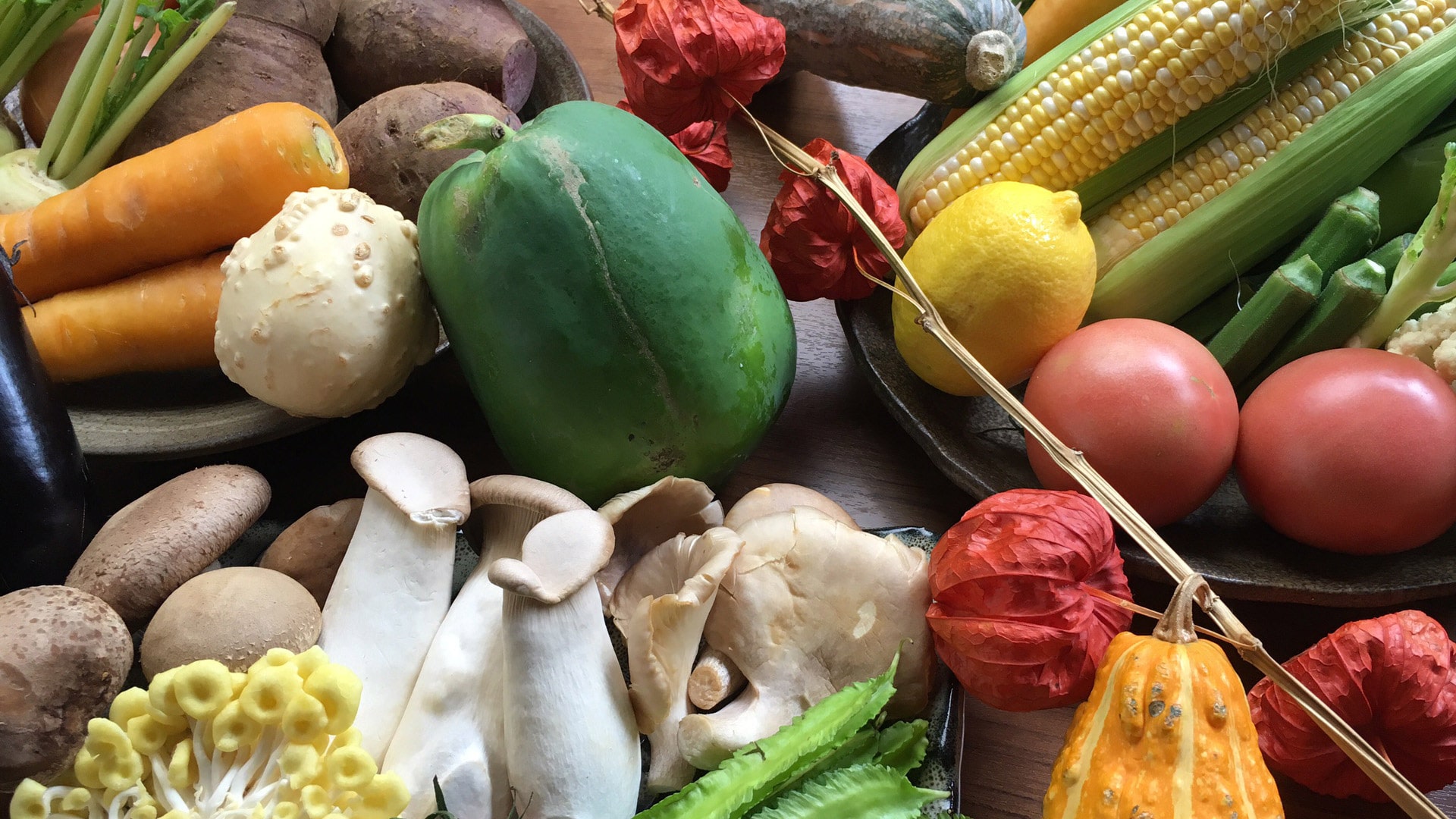 沖縄の食材は彩も豊かで、味も力強いもので溢れています。